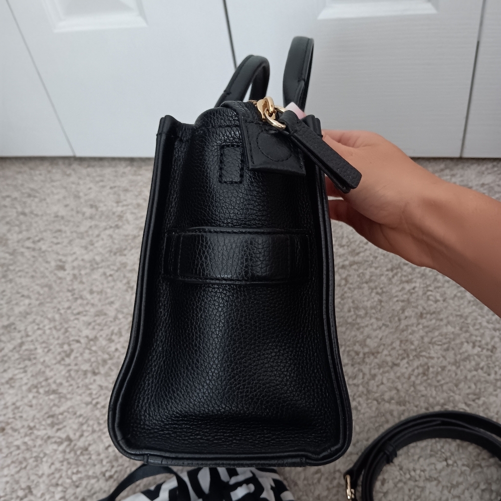 Just Showing ❤️ Marc Jacobs Small Black Leather "The Tote" Bag - Picture 5 of 16